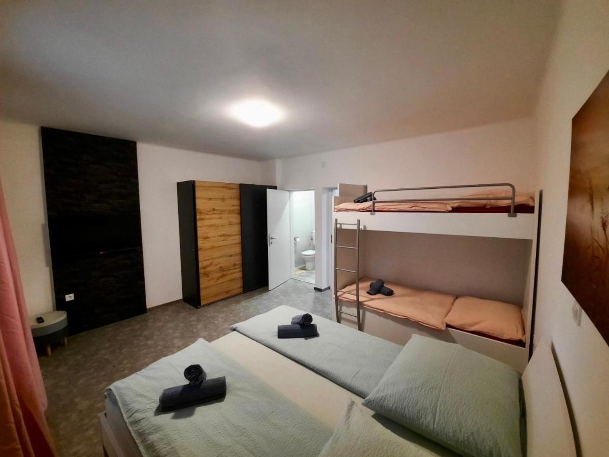 פטוי Rooms Optim מראה חיצוני תמונה
